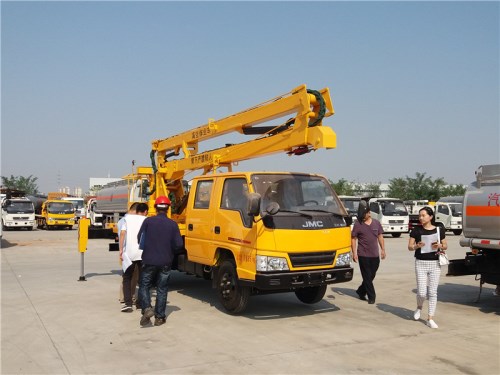 高空作業(yè)車(chē)圖片